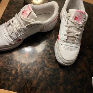 Reebok vegan classic with pink size 8.5 women’s